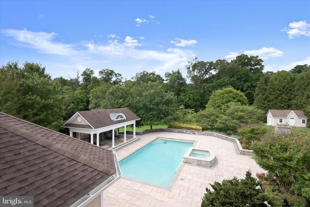 10130 SYCAMORE HOLLOW LN