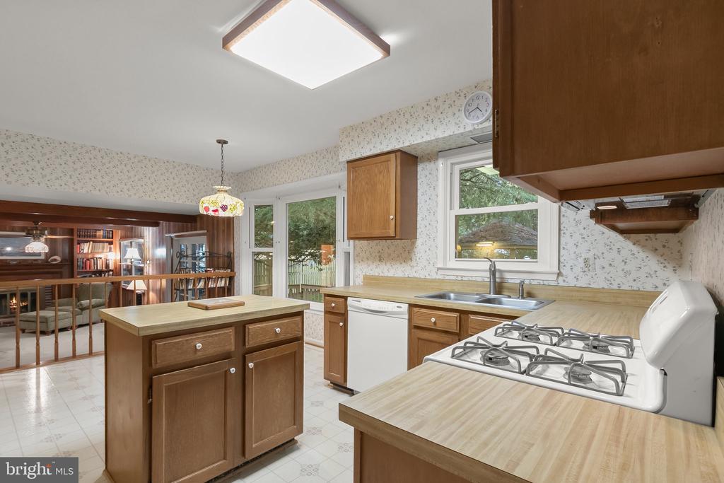 4012 EVANGELINE TERRACE