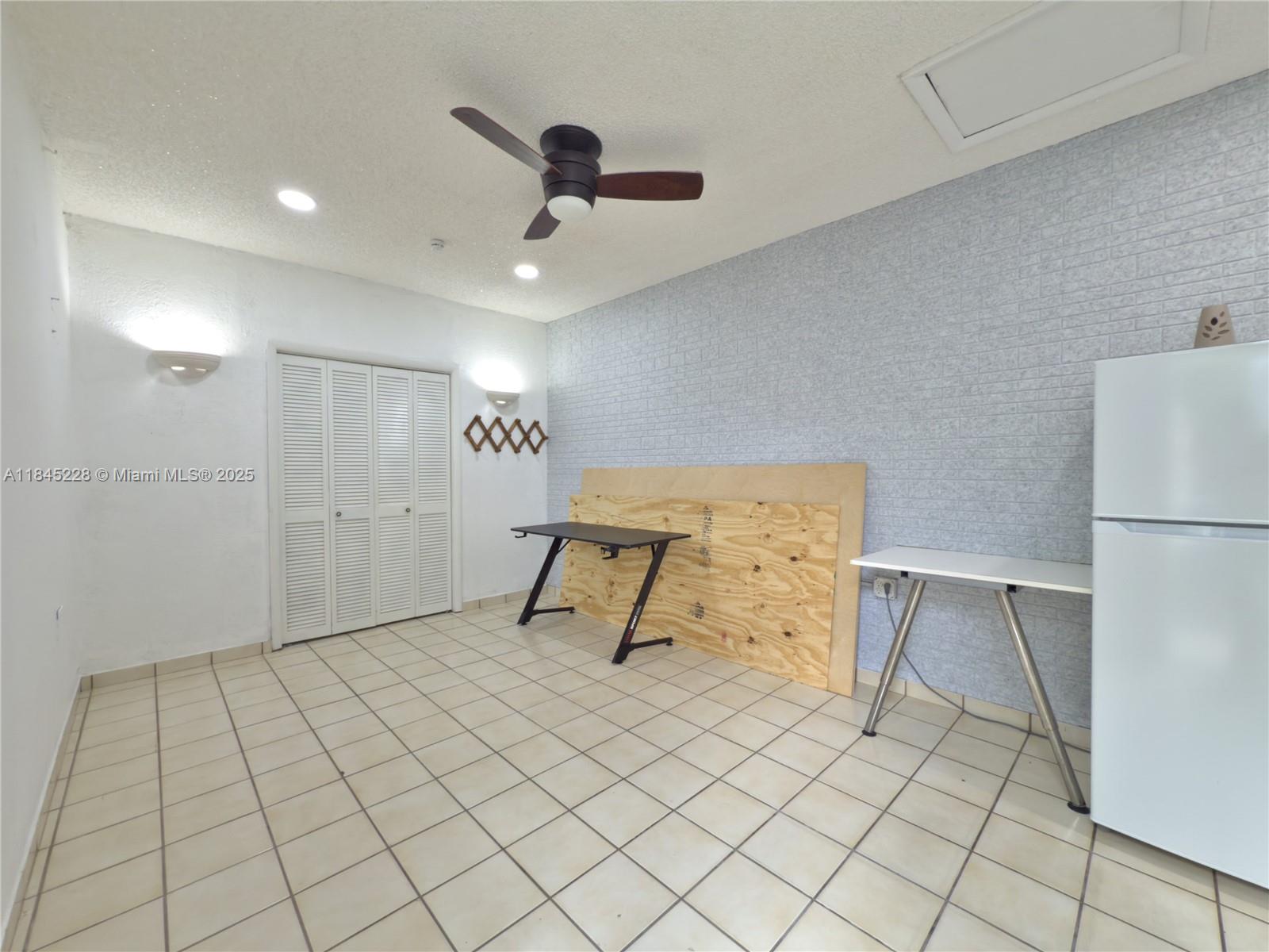 1600 N 73rd Ave
