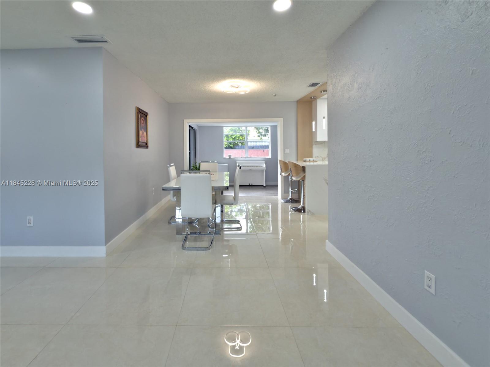 1600 N 73rd Ave