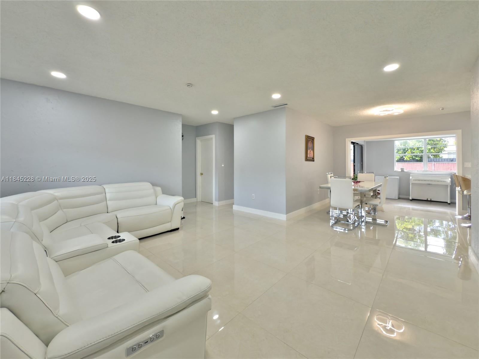 1600 N 73rd Ave
