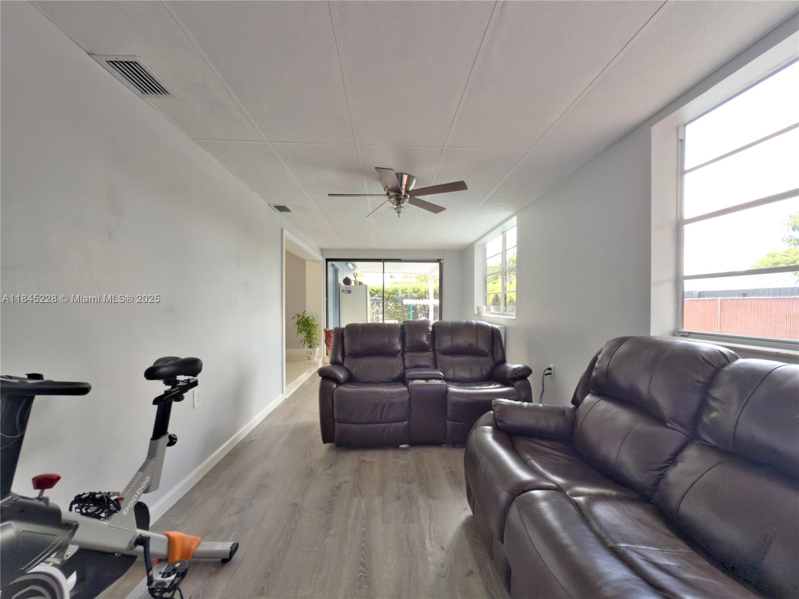 1600 N 73rd Ave