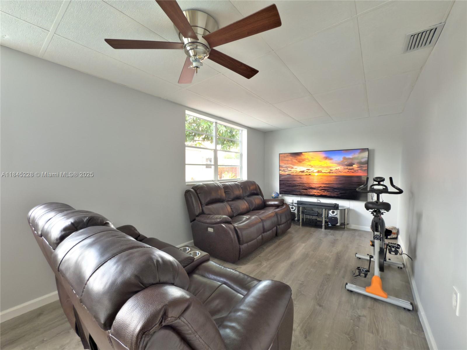 1600 N 73rd Ave