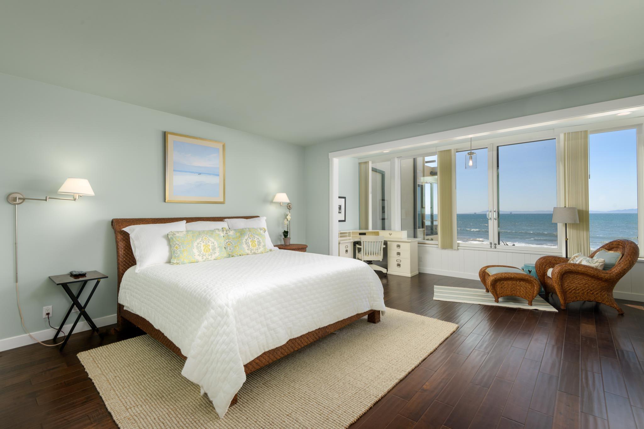 1301 Plaza Pacifica