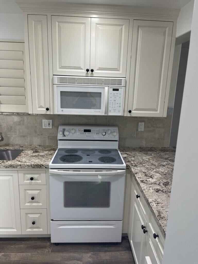 3375 Foothill Road, 311