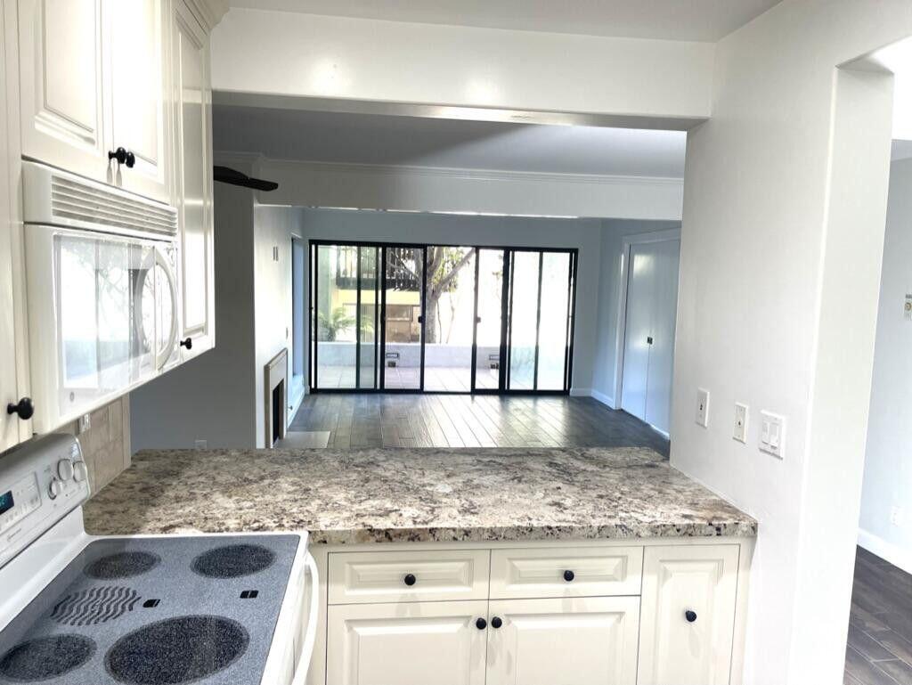 3375 Foothill Road, 311