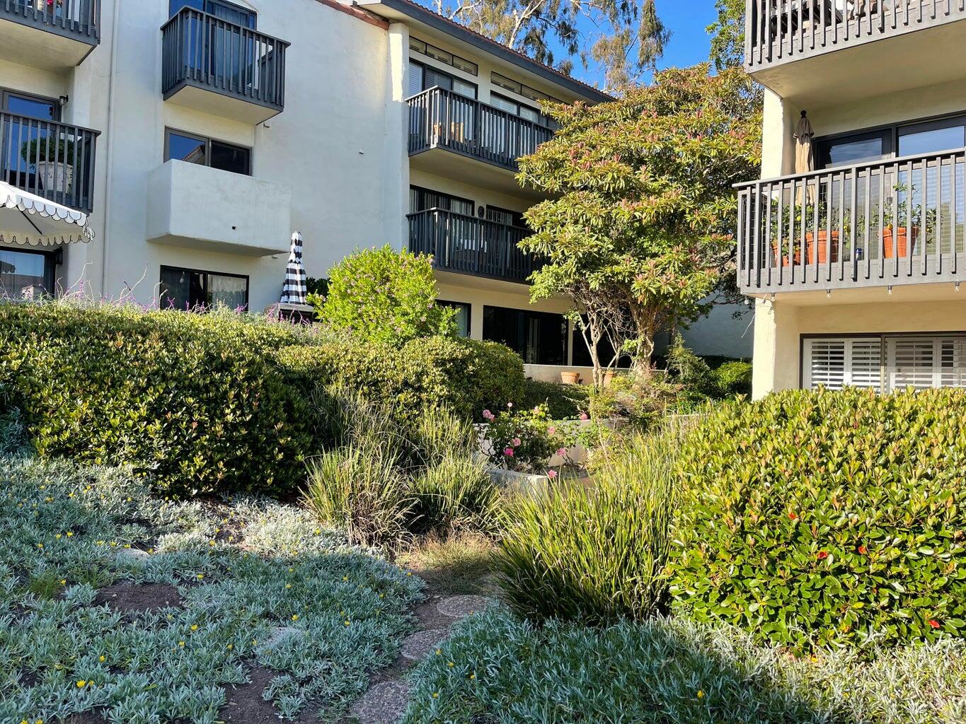 3375 Foothill Road, 311