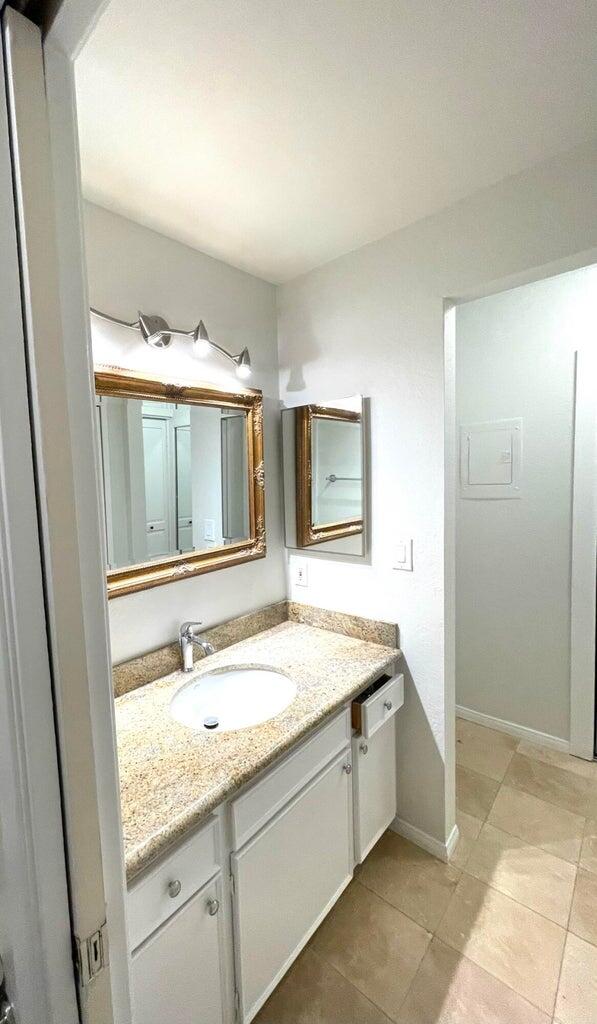 3375 Foothill Road, 311