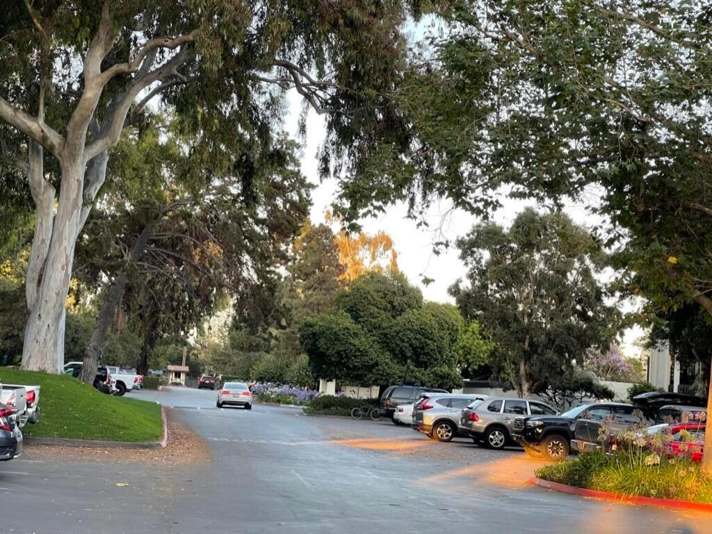 3375 Foothill Road, 311