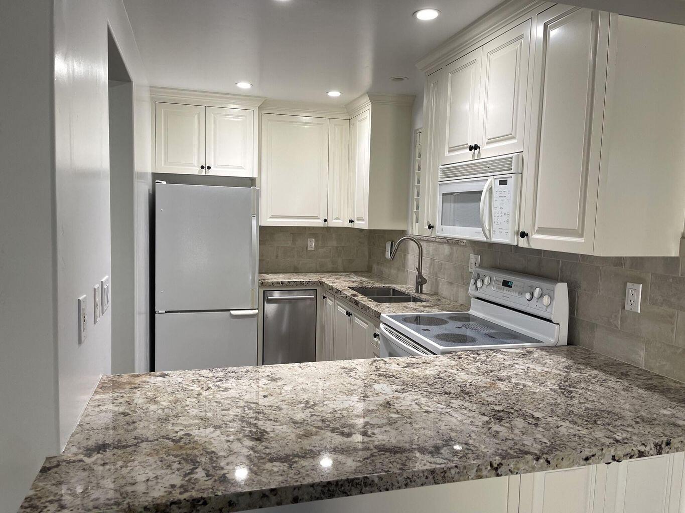 3375 Foothill Road, 311