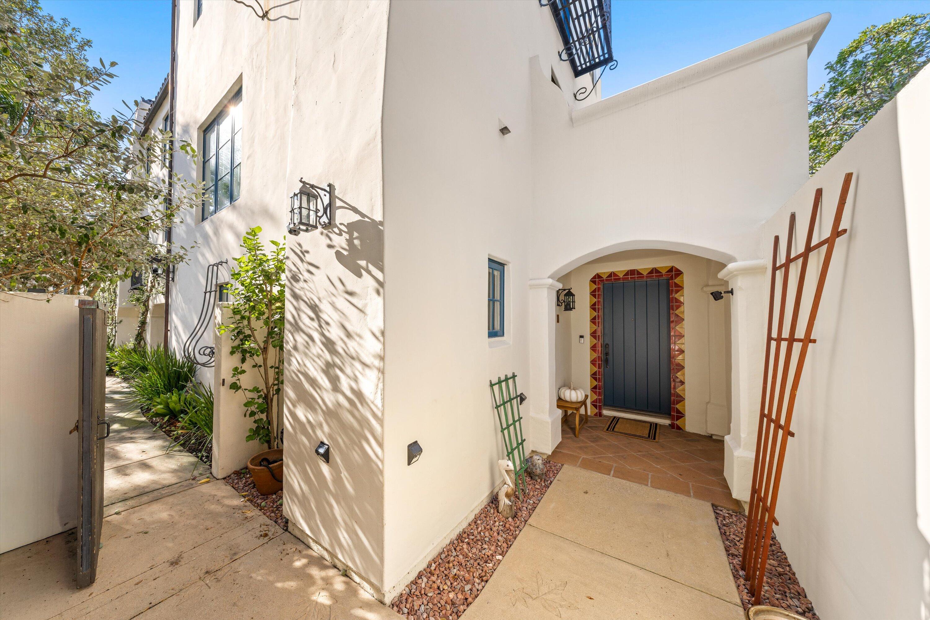 218 Santa Barbara Street Unit: D