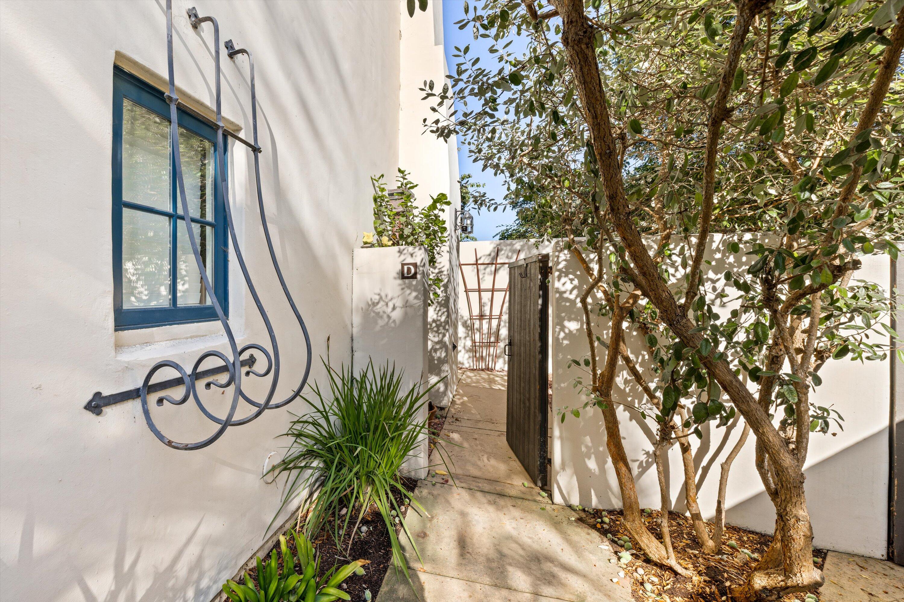 218 Santa Barbara Street Unit: D
