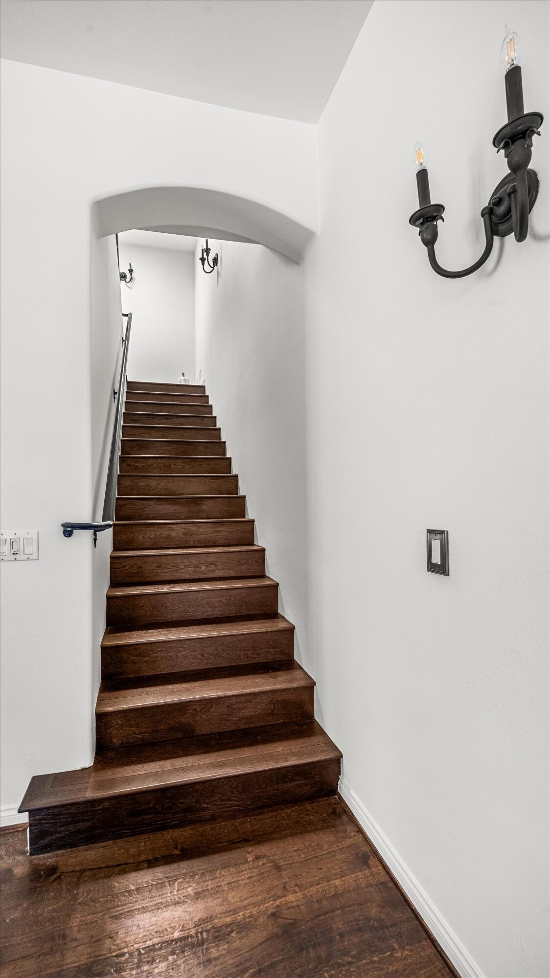 218 Santa Barbara Street Unit: D