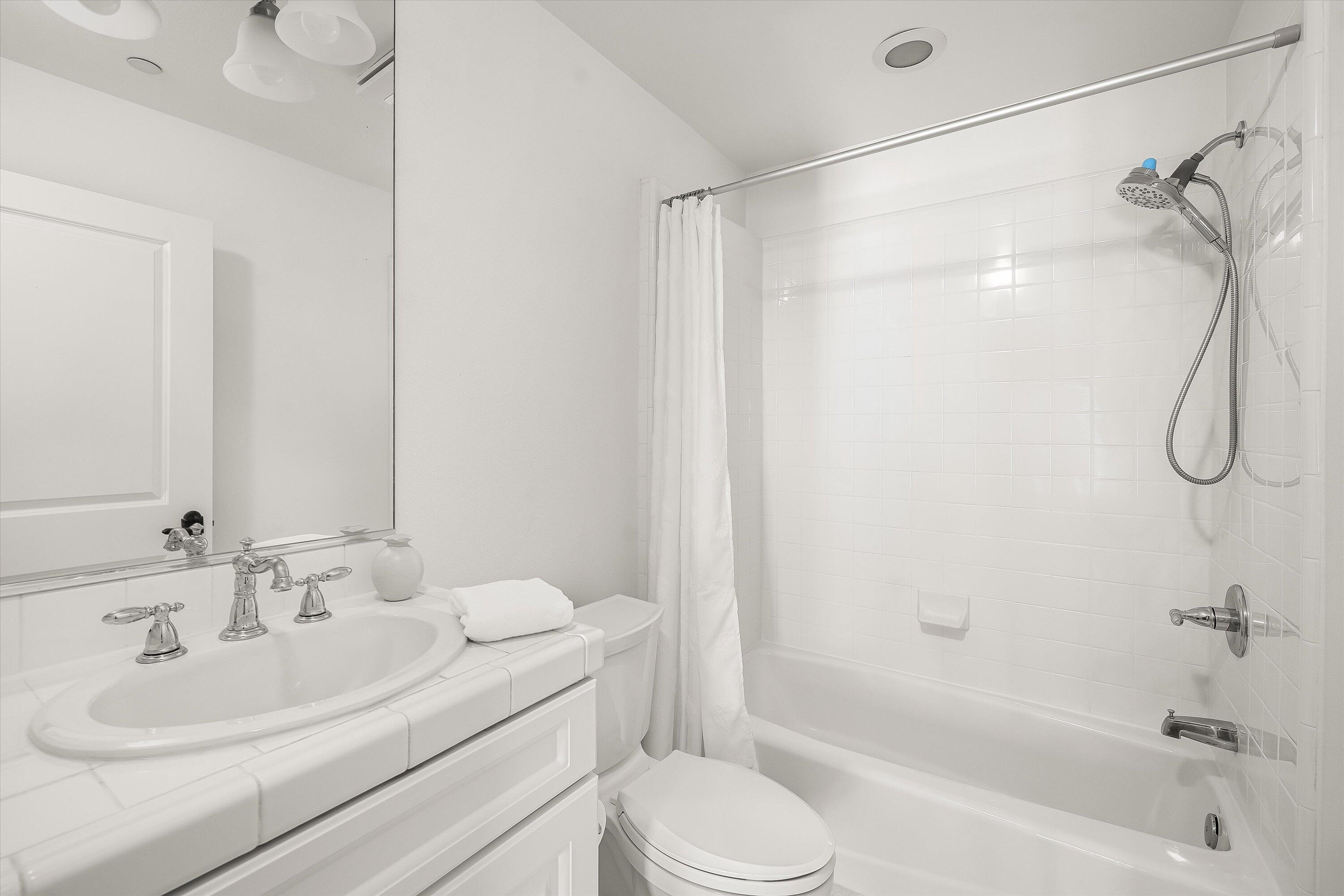 218 Santa Barbara Street Unit: D