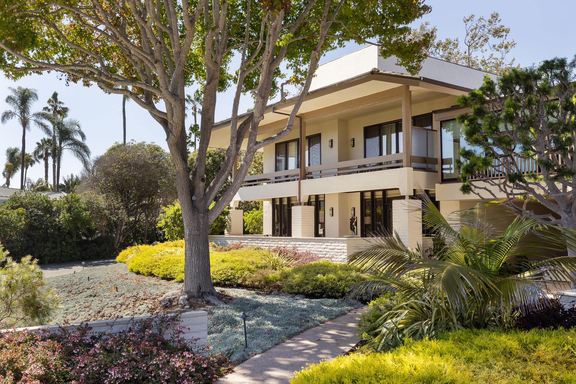 1300 Plaza Pacifica