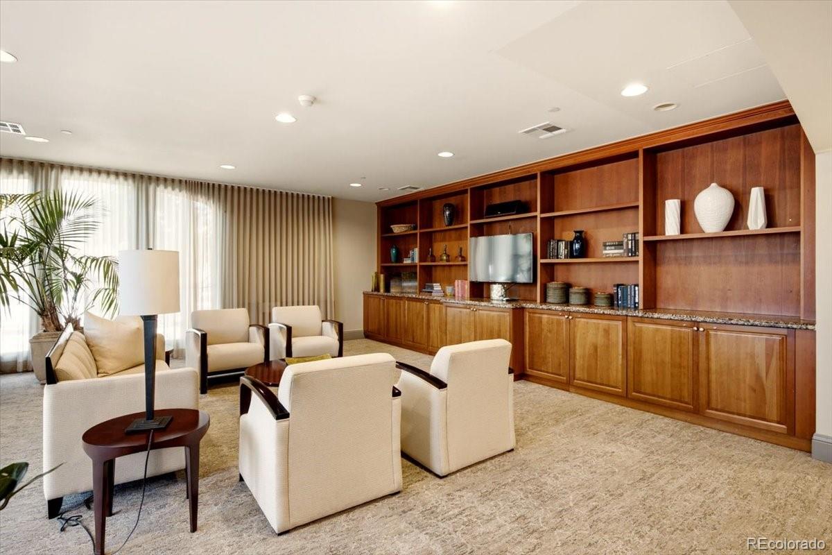 400 E 3rd Avenue Unit: 401