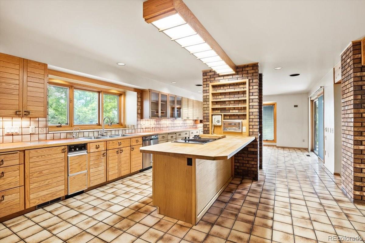 1625 E Layton Drive