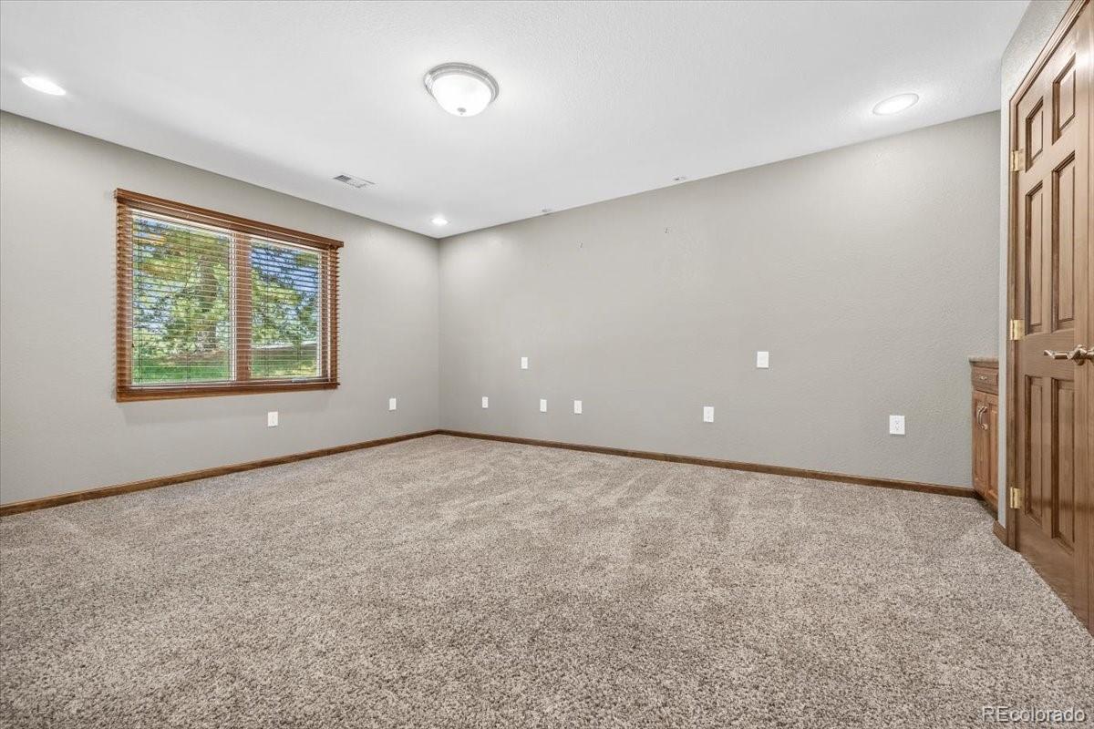 6471 E Lookout Drive