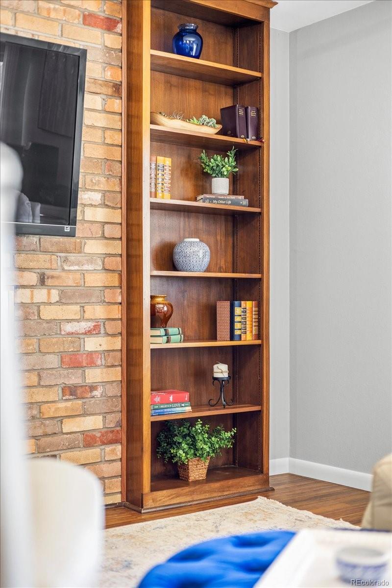 6634 S Buffalo Drive