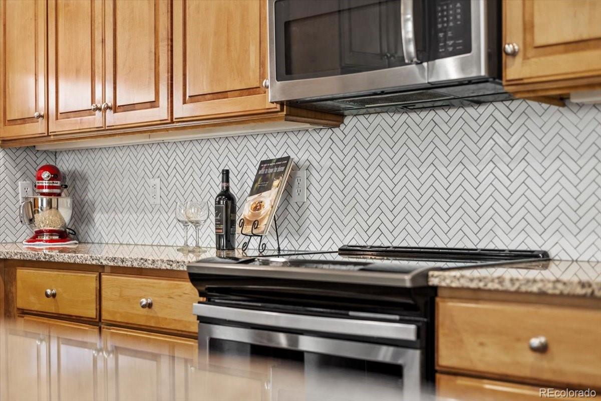 6634 S Buffalo Drive