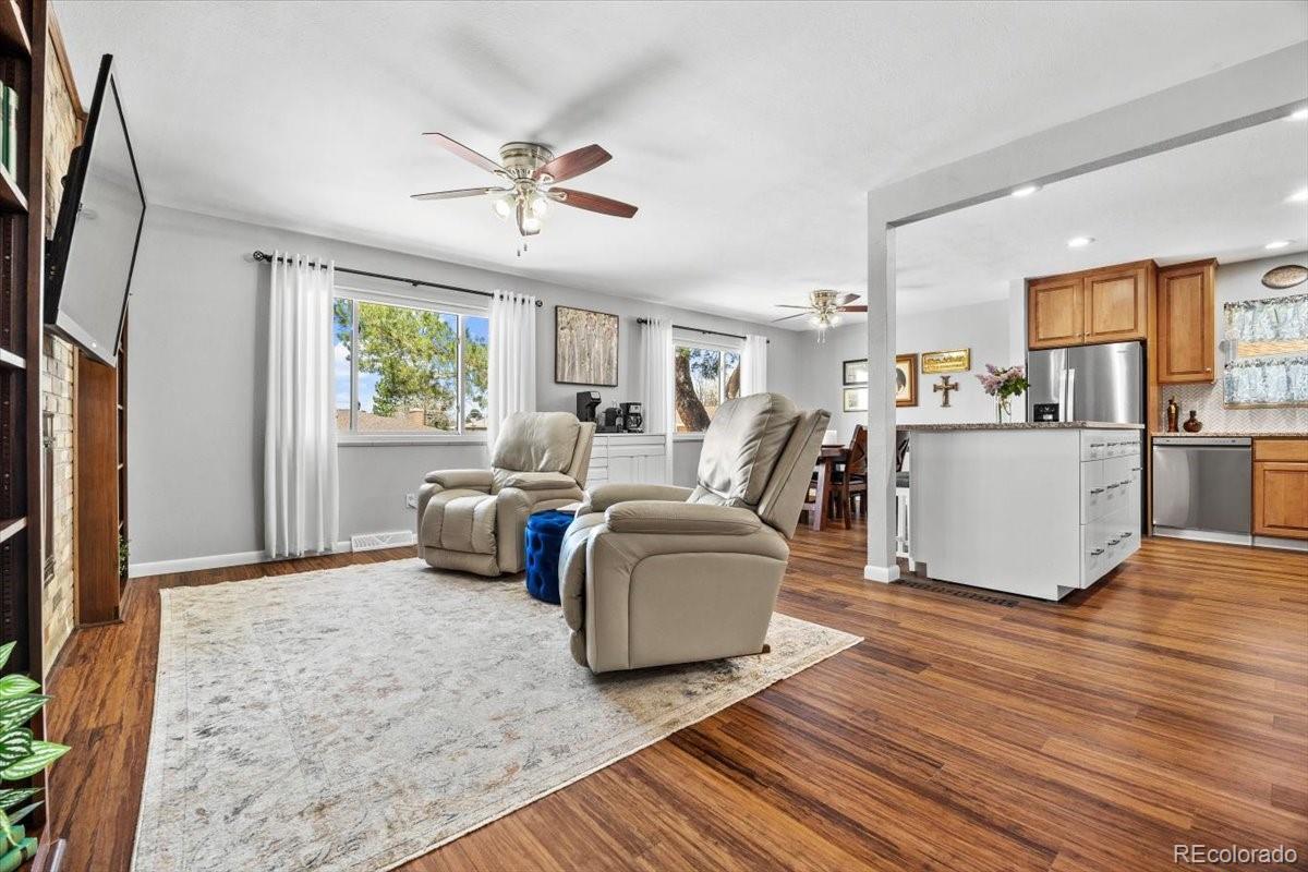 6634 S Buffalo Drive