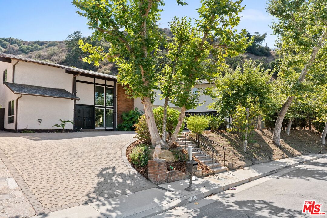 3831 Saint Johnswood Dr