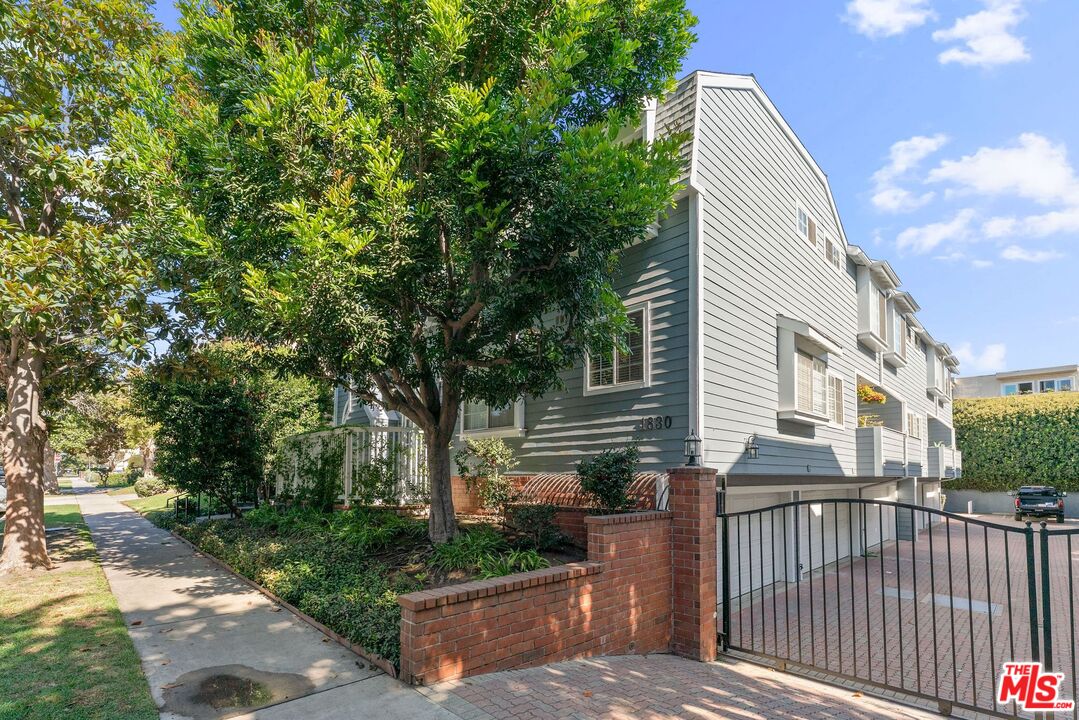 1830 Stoner Ave Unit: 4