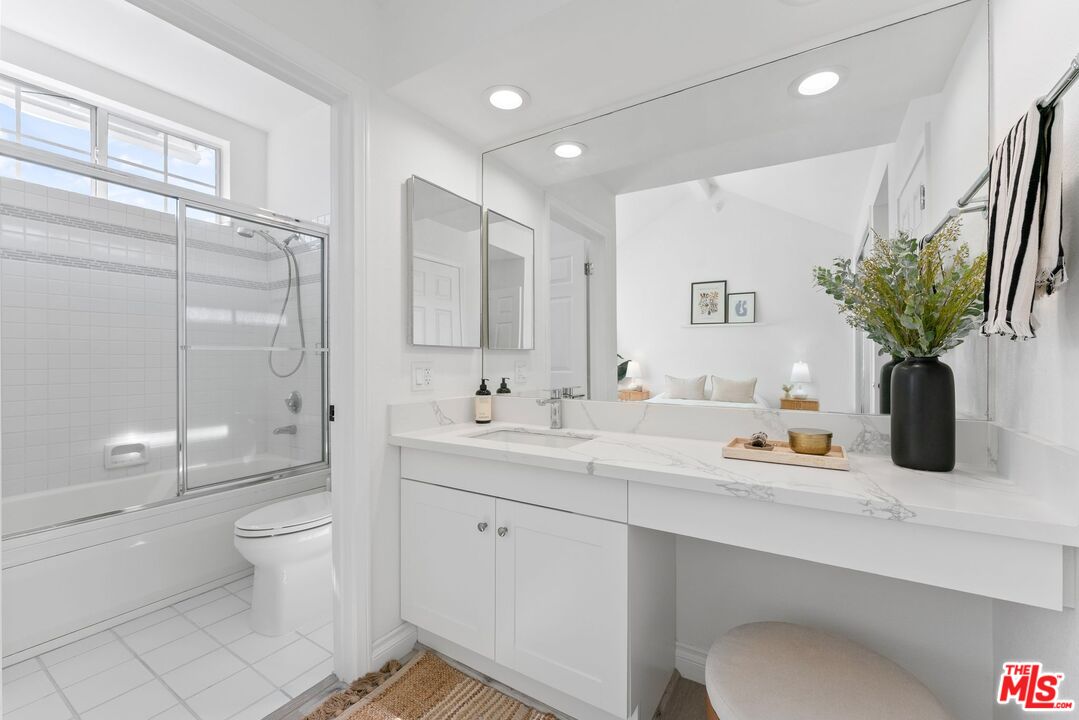 1830 Stoner Ave Unit: 4