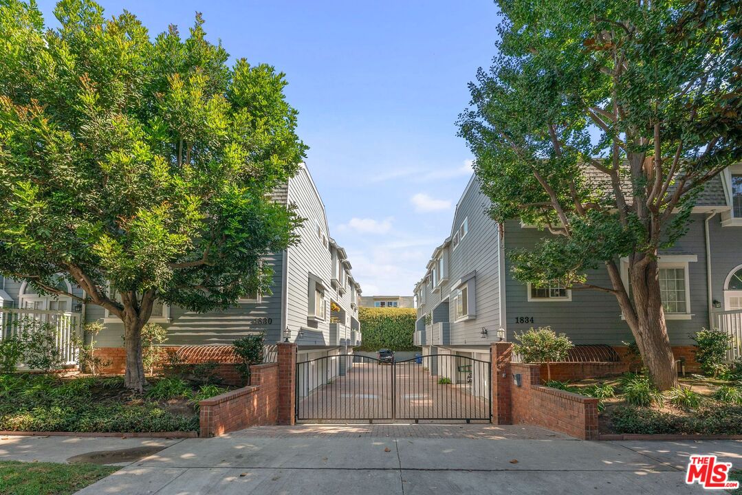 1830 Stoner Ave Unit: 4