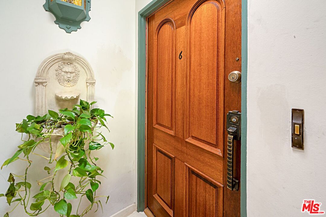 852 15th St Unit: 6