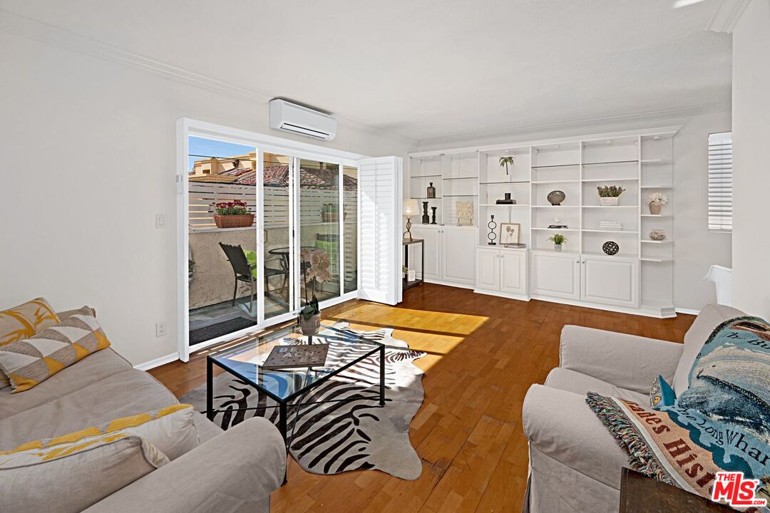 852 15th St Unit: 6