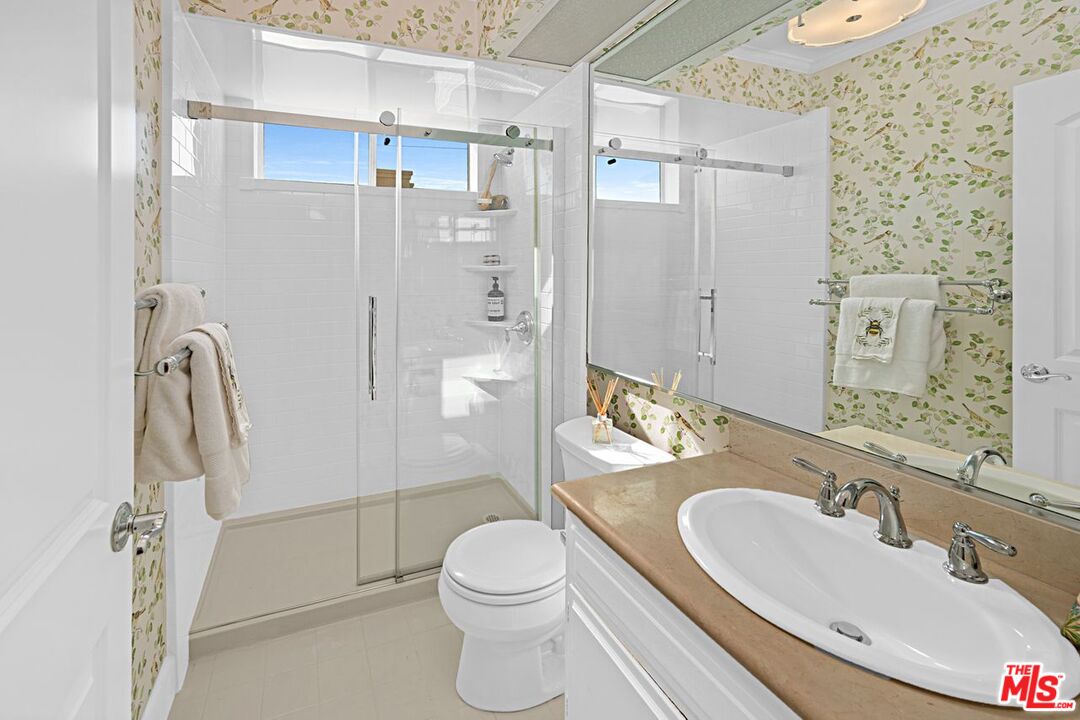 852 15th St Unit: 6