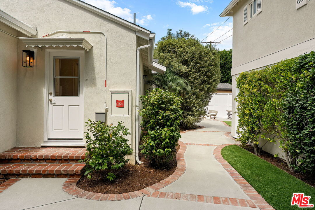 3200 Stoner Ave