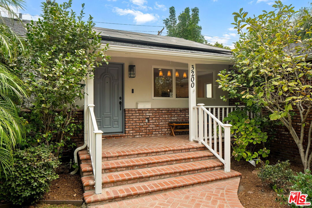 3200 Stoner Ave