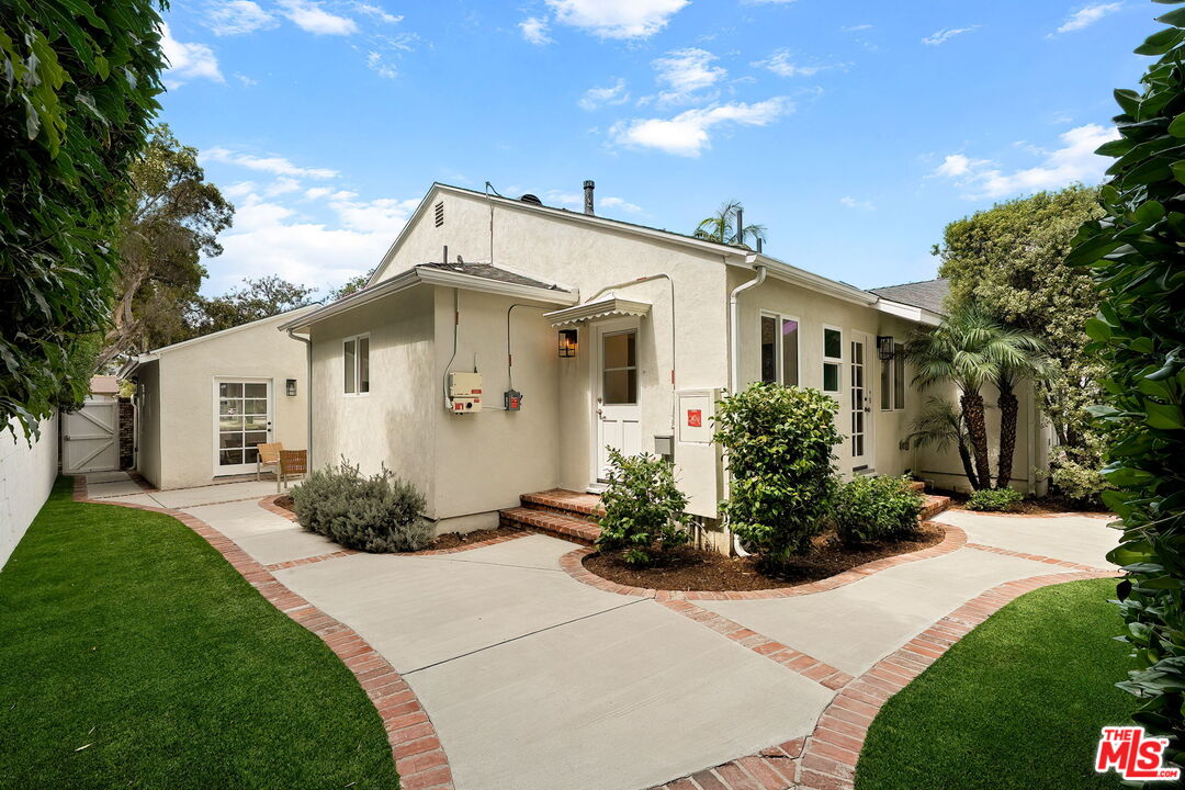 3200 Stoner Ave