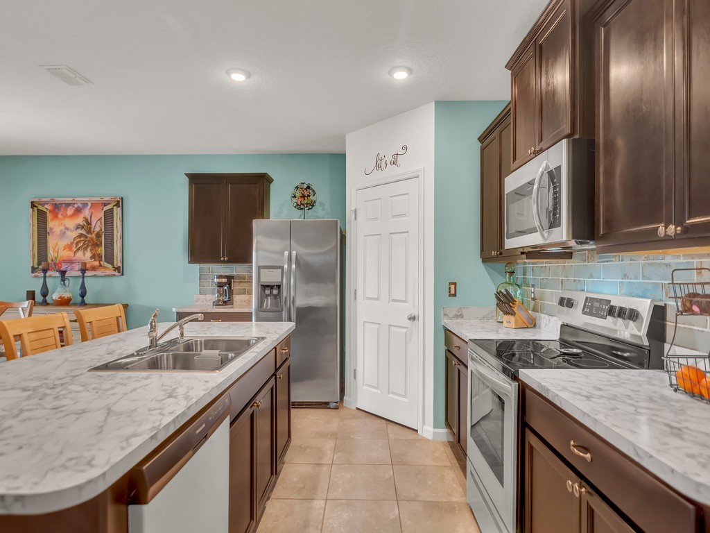 2765 Granville Manor SW