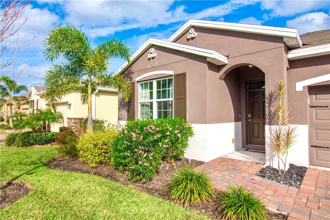 2584 Crowned Eagle Circle SW
