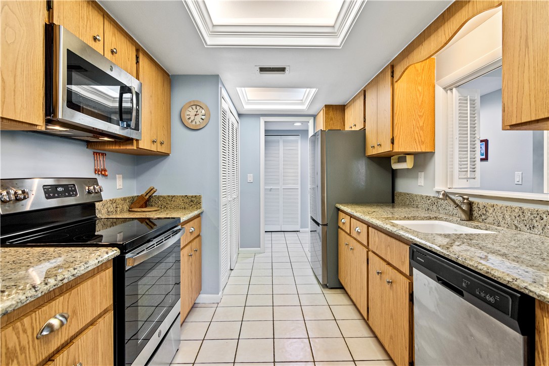 910 E Causeway Boulevard A3
