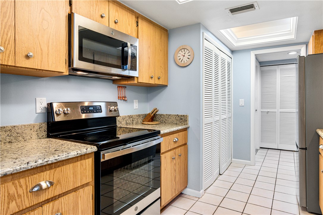 910 E Causeway Boulevard A3