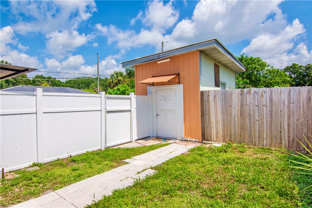 2564 3rd Street SW