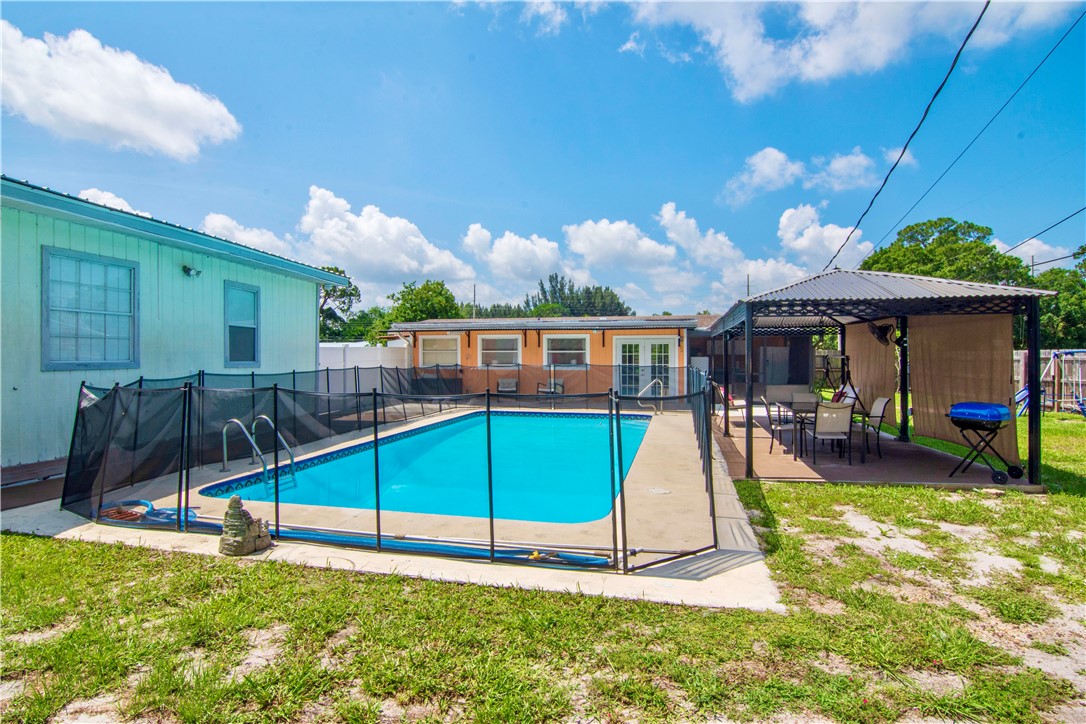 2564 3rd Street SW