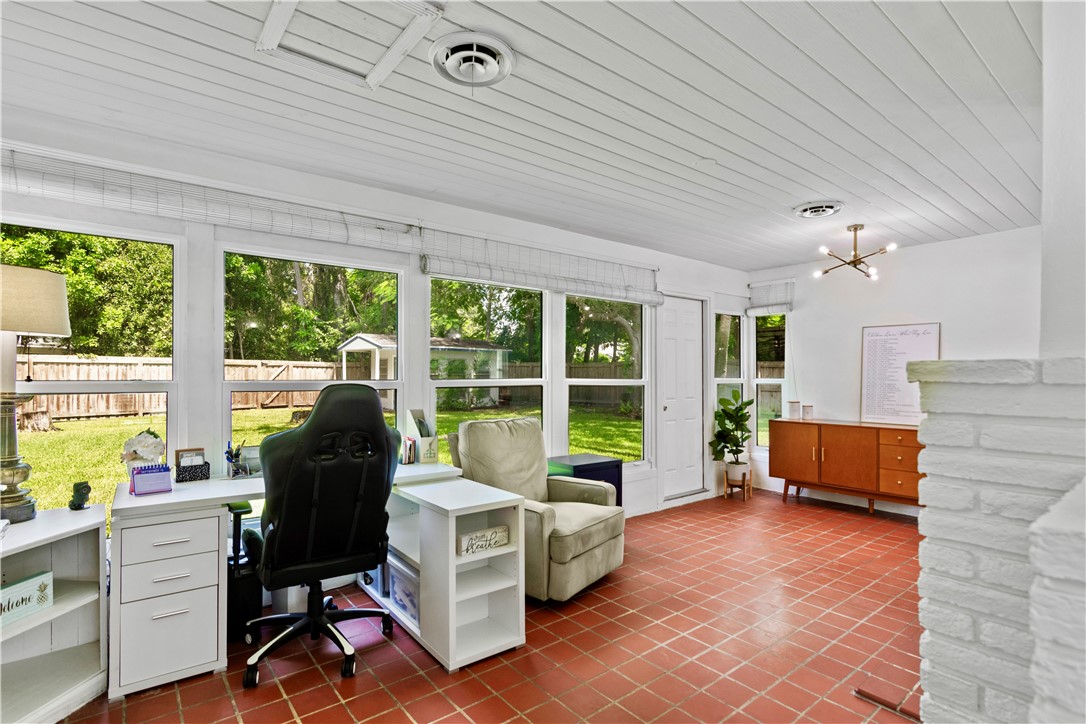 2025 Buena Vista Boulevard