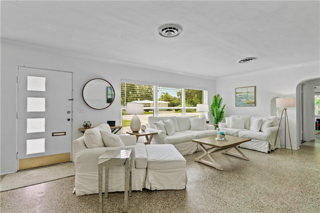 2025 Buena Vista Boulevard