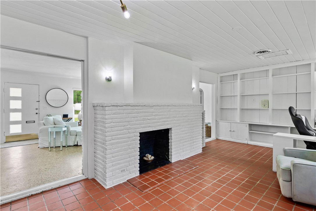 2025 Buena Vista Boulevard