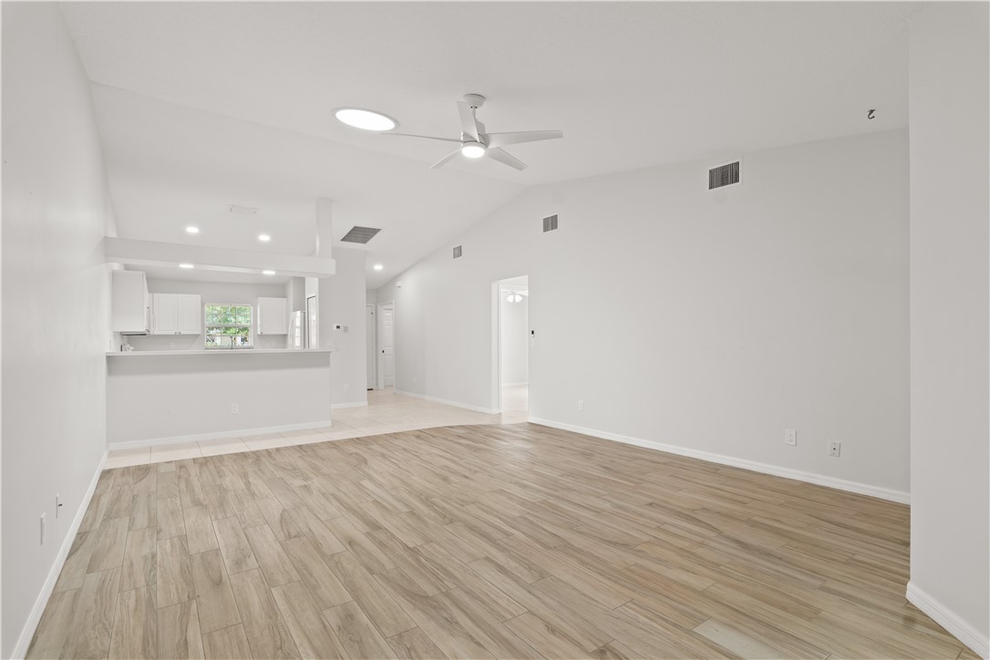 996 S Easy Street