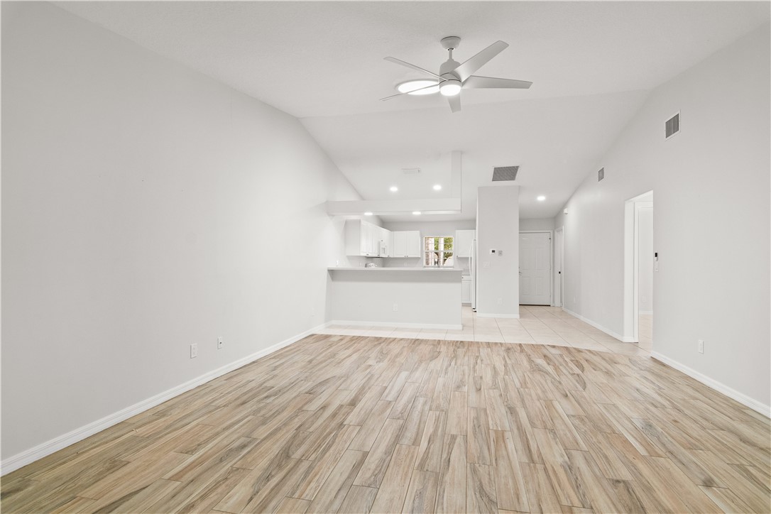 996 S Easy Street