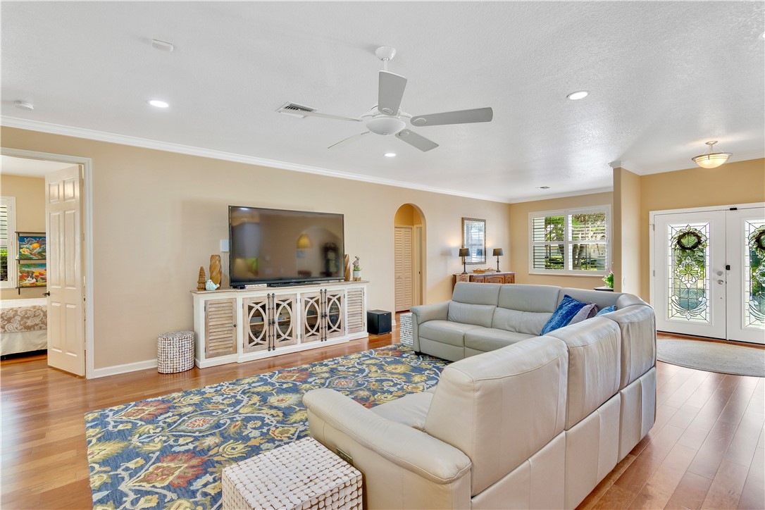 736 Hampton Woods Lane SW