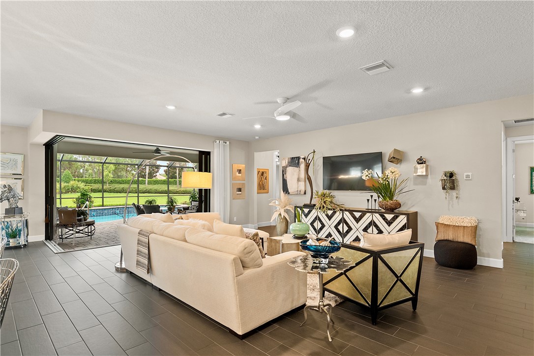 5037 Monroe Circle