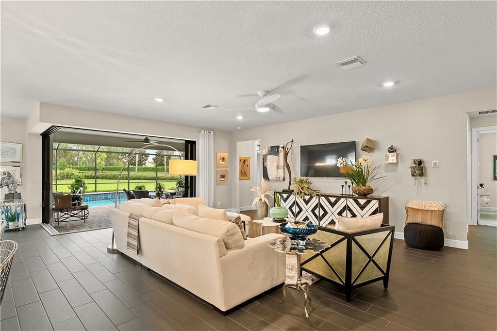 5037 Monroe Circle
