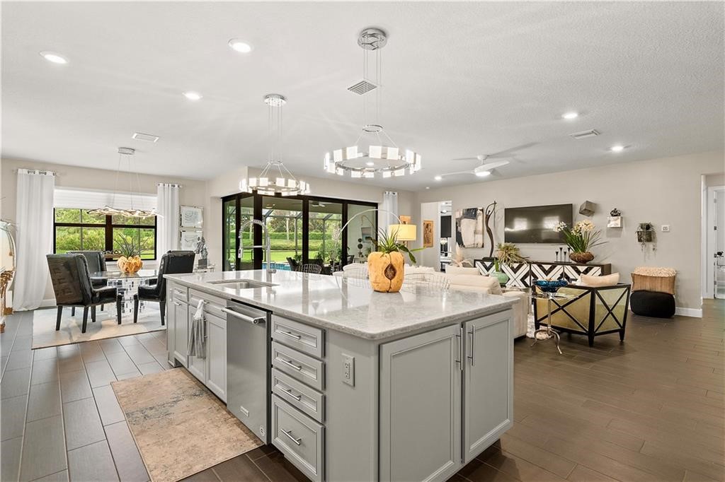 5037 Monroe Circle